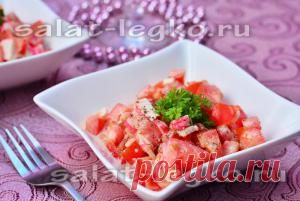 Салат из крабовых палочек с помидорами и чесноком