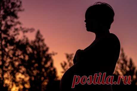 Американец подсыпал беременной жене таблетки для аборта. Житель Техаса, 38-летний Мейсон Херринг, подсыпал таблетки для аборта в напиток беременной жене, пытаясь таким образом избавиться от ребенка, сообщает местный телевизионный канал KTRK. У женщины начались преждевременные роды, но ребенок родился здоровым. Мужчину арестовали, но отпустили под залог в 30 тысяч долларов.