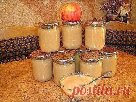 Пюре "НЕЖЕНКА". Детки в восторге! 
5 кг. яблок 
1 банка сгущенного молока 
0.5 стакана сахара 
1 стакан воды 
Яблоки помыть, дать стечь воде, затем очистить их от кожуры и 
сердцевинки разрезав на 4 части, затем порезать кусочками. На дно посуды в которой будете варить влить воду (желательно взять кастрюлю с толстым дном, чтобы пюре не пригорело), уложить яблоки, накрыть крышкой и варить на медленном огне пока яблоки не станут очень мягкими (примерно минут 30). Затем выклю...