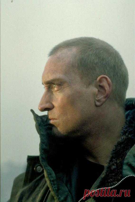 Чарльз Дэнс