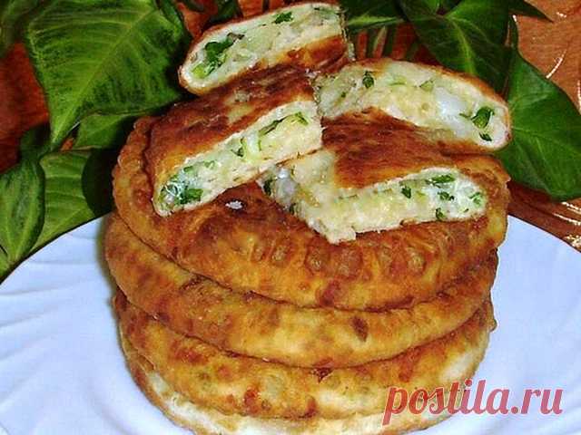 СЫРНЫЕ ЛЕПЕШКИ НА КЕФИРЕ С ЗЕЛЕНЫМ ЛУКОМ    Хочу поделиться своим любимым рецептом лепешек с зелёным луком и яйцом. Они такие вкуcные, что невозможно оторваться. Попробуйте обязател...