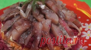 Салат с сельдью даже вкуснее, чем обычная и привычная нам 