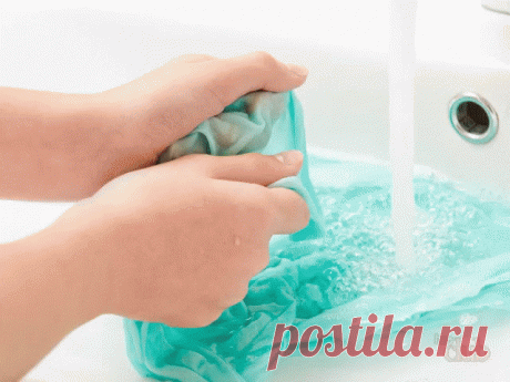 СТИРАЛЬНЫЙ ПОРОШОК ИЗ ХОЗЯЙСТВЕННОГО МЫЛА! ПОРОШОК БОЛЬШЕ НЕ ПОКУПАЕМ, МЫЛО ОТСТИРЫВАЕТ В ТЫСЯЧУ РАЗ ЛУЧШЕ! 
Порошок больше не покупаем, мыло отстирывает в 1000 раз лучше! 
* 5 кусков хозяйственного мыла натираем на терке: 
* добавляем к мыльной стружке равное количество СОДЫ пищевой или СОДЫ кальцинированной 
* и по желанию несколько капель ароматизатора в виде эфирного масла, мы добавляем 15 капель МАСЛО АПЕЛЬСИНА, также можно МАСЛО МЯТЫ или например МАСЛО ЛАВАНДЫ! 
Перемешиваем все и скл