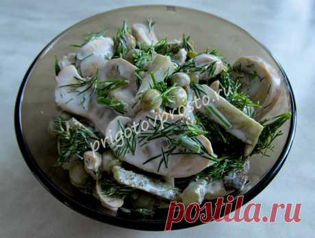 Простой салат с консервированными шампиньонами - постно, но вкусно