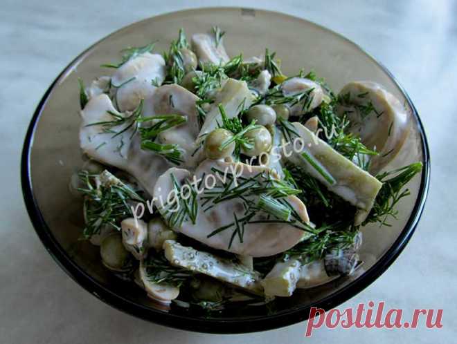 Простой салат с консервированными шампиньонами - постно, но вкусно