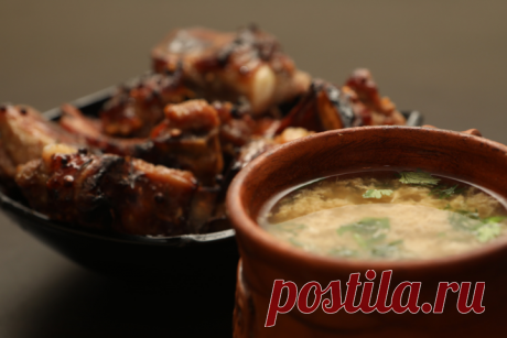 Оригинальный рецепт супа из пива c ребрышками Рассказываем и показываем, как приготовить суп из пива с ребрышками. Ваш мужчина будет счастлив! Вы тоже. Готовим суп Ингредиенты: Говядина 300 г; Пиво светлое нефильтрованное 0,5 л; Яйца 3−4 шт.; Лук (1 маленькая луковица); Чеснок (3 зубчика); Укроп; Кинза...