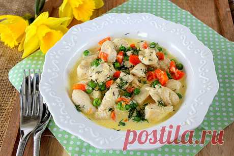 Сливочная курица с морковью и горошком, пошаговый рецепт с фото, колорийность блюда?
