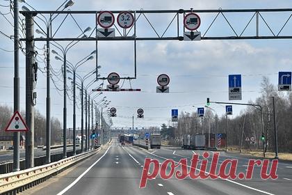 Одна из дорог в Подмосковье стала платной. В Подмосковье с 11 января начнет работать новая платная дорога. После завершения реконструкции за проезд по участку трассы М-1 «Беларусь» от Центральной кольцевой автодороги (ЦКАД) до Кубинки (45-66-й километр) будет взиматься плата. Владельцам легковых авто придется заплатить 100-120 рублей.