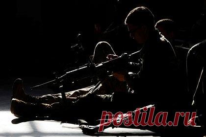 Стало известно об истощении запасов вооружений в США для передачи Украине. У США заканчиваются оружие и боеприпасы, которые можно передать Украине. Об истощении запасов CNN рассказали три американских чиновника. Среди систем вооружений, которые вызывают особую обеспокоенность, — 155-миллиметровые артиллерийские боеприпасы и переносные зенитно-ракетные комплексы Stinger.