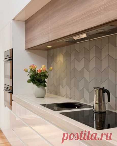 Публикация ARQUITETURA| ARTE| DECORAÇÃO в Instagram • Июн 22 2017 в 5:10 UTC 250 отметок «Нравится», 4 комментариев — ARQUITETURA| ARTE| DECORAÇÃO (@arq.art.decor) в Instagram: «Cozinha no branco brilhante, armários superiores no amadeirado e revestimento cinza. Ficou lindo…»