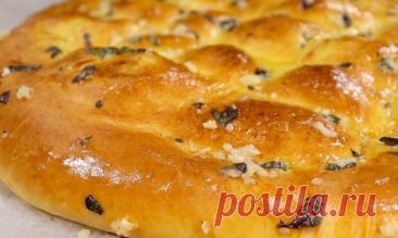Большая пампушка с чесноком или лепёшка с начинкой – нежное тесто, не черствеет