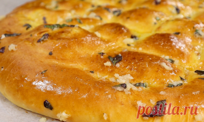 Большая пампушка с чесноком или лепёшка с начинкой – нежное тесто, не черствеет