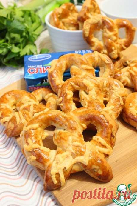 Несладкие крендели с брынзой и курицей - кулинарный рецепт