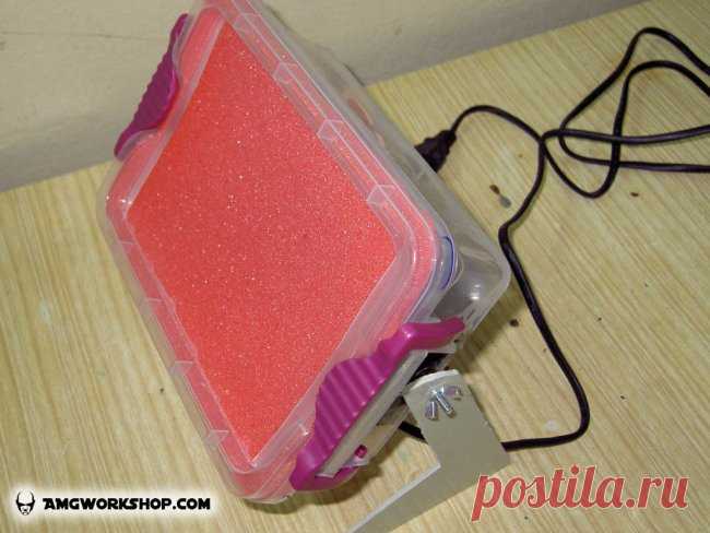 Вытяжка для комфортной пайки За прошедшие годы, в мастерской автора данной самоделки, накопилось много современной и старой электроники. Он всегда поддерживал идею утилизации электронных компонентов и их повторного использования или переработки. Старая электроника полна хороших компонентов, таких как переменные конденсаторы,