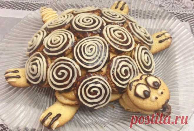 Торт «Черепаха» классический - Вкусные идеи Торт «Черепаха» — простой и вкусный десерт из маленьких бисквитных коржиков, который вы можете испечь в домашних условиях. Когда-то давно бисквиты в