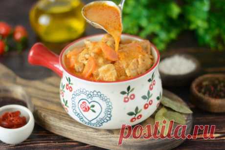 Гуляш из свинины с томатной пастой и сметаной рецепт с фото пошагово - 1000.menu