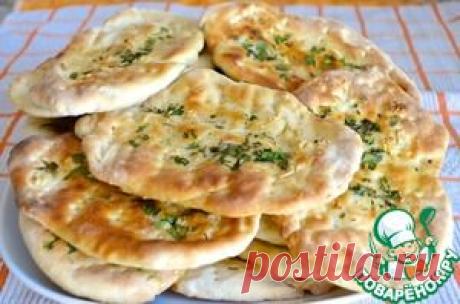 Индийская лепешка наан с чесноком и зеленью - кулинарный рецепт