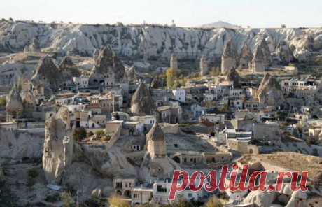 Каппадокия (местность в Турции) - это вулканический ландшафт, подземные города,пещерные монастыри, созданные в 1 тыс. до н. э.