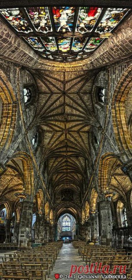 St.Giles Cathedral ~ is the principal place of worship of the Church of Scotland in Edinburgh. Construction began in 1883.
flickr от Giovanni V. | Найдено на сайте flickr.com.