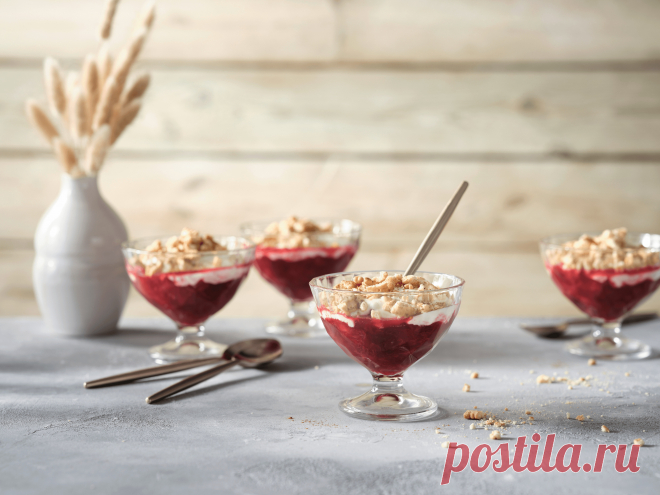 Dessert mit Pflaumen Fruchtiger Genuss im Glas: Pflaumenkompott, Joghurt & Haferkekse sind das unschlagbare Erfolgstrio dieses REWE Rezepts. Schnell zubereitet & schnell gegessen!