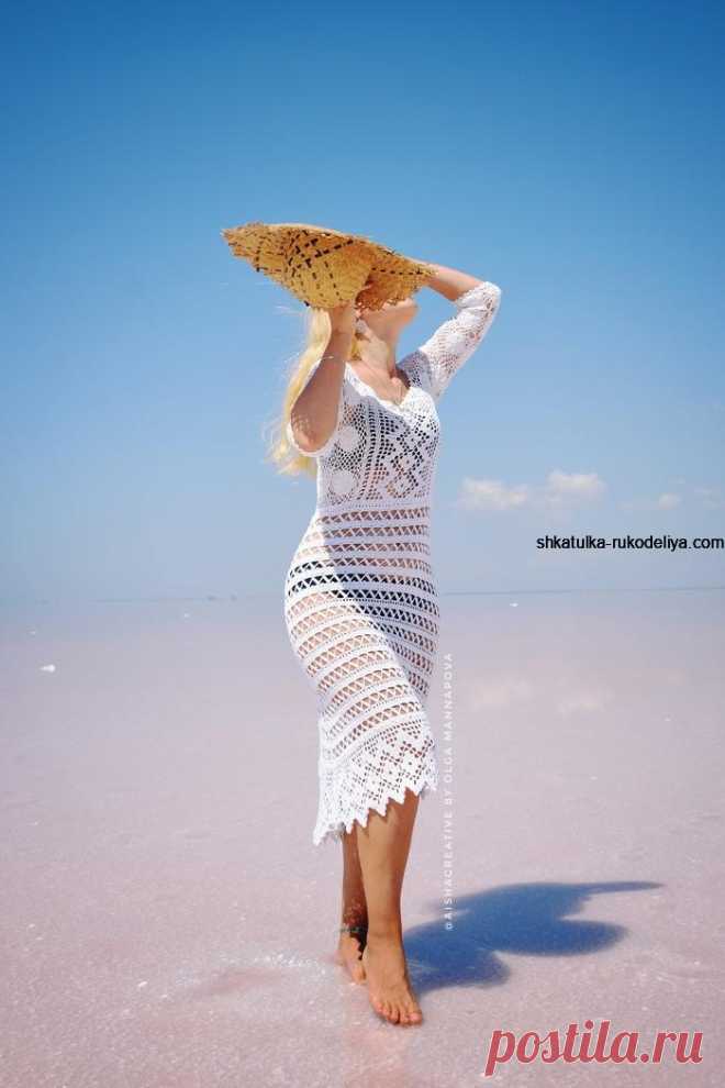 Чудесное летнее платьице крючком Чудесное летнее платьице крючком. Автор этого шикарного платья Ольга Маннапова. Белое платье для пляжа схемы Пряжа кировская Ромашка чуть меньше 500 грамм, крючок 2…