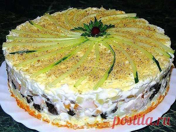Слоеный салат из курицы