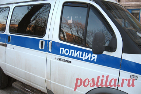 В Дагестане ликвидировали подпольную типографию по изготовлению фальшивых денег. В Дагестане задержаны пять местных жителей, подозреваемых в изготовлении, хранении, перевозке и сбыте поддельных денег. В организованной в селе Сергокала подпольной типографии печатали фальшивки высокого качества — они на 90-95 процентов дублировали оригинальные пятитысячные банкноты.