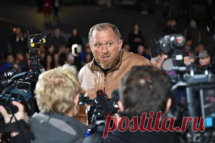 Популярный российский ведущий объяснил участие в свадебном шоу вместе с женой. Популярный российский шеф-повар Константин Ивлев рассказал, почему он вместе с молодой женой Валерией Куденковой снялся в специальном выпуске программы «Четыре свадьбы» на канале «Пятница!». Свое участие в проекте телеведущий объяснил тем, что ему нравится создавать праздник.