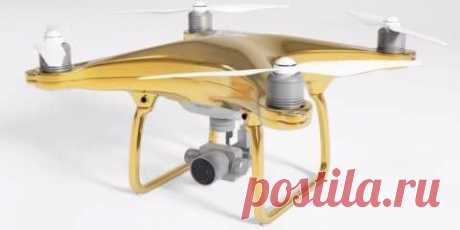 Золотой DJI Phantom 4 обойдётся почти в 25 тысяч долларов Известная британская компания DirectDrones представила необычную версию дрона DJI Phantom 4, которая покрыта 24-каратным золотом и оснащается мощной аппаратной &quot;начинкой&quot;. Новинка получила название DJI Phantom 4 Gold Edition и поставляется в комплекте с пультом управления, батареей, держателем для смартфона, двумя наборами пропеллеров, чехлом для их хранения, зарядным устройством, держателем для камеры, картой microSD объёмом…