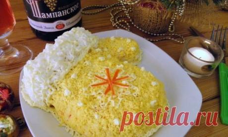 НОВОГОДНИЙ САЛАТ "ВАРЕЖКА" 
Вкусная и простая идейка!
ИНГРЕДИЕНТЫ:
● Отварной рис — 1 Стакан
● Яйцо — 4 Штуки
● Крабовые палочки — 200 Грамм
● Кукуруза консервированная — 150 Грамм
● Соль — По вкусу
● Перец черный молотый — По вкусу
● Майонез — По вкусу
ПРИГОТОВЛЕНИЕ:
1. Подготовьте продукты для салата. Отварите рис в соленой воде, как для каши. Дайте немного остыть. Яйца отварите вкрутую. Если яйца мелкие или средние, то добавьте еще одно. У меня отборные, с крупными желтками.
2. Яйца порубит