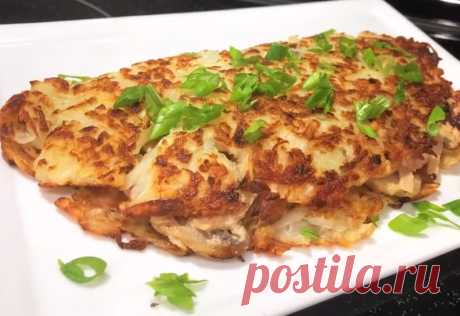Королевский дерун: Вкуснейшее блюдо из картошки Очень вкусное блюдо из простых продуктов. Большой картофельный драник с хрустящей корочкой...