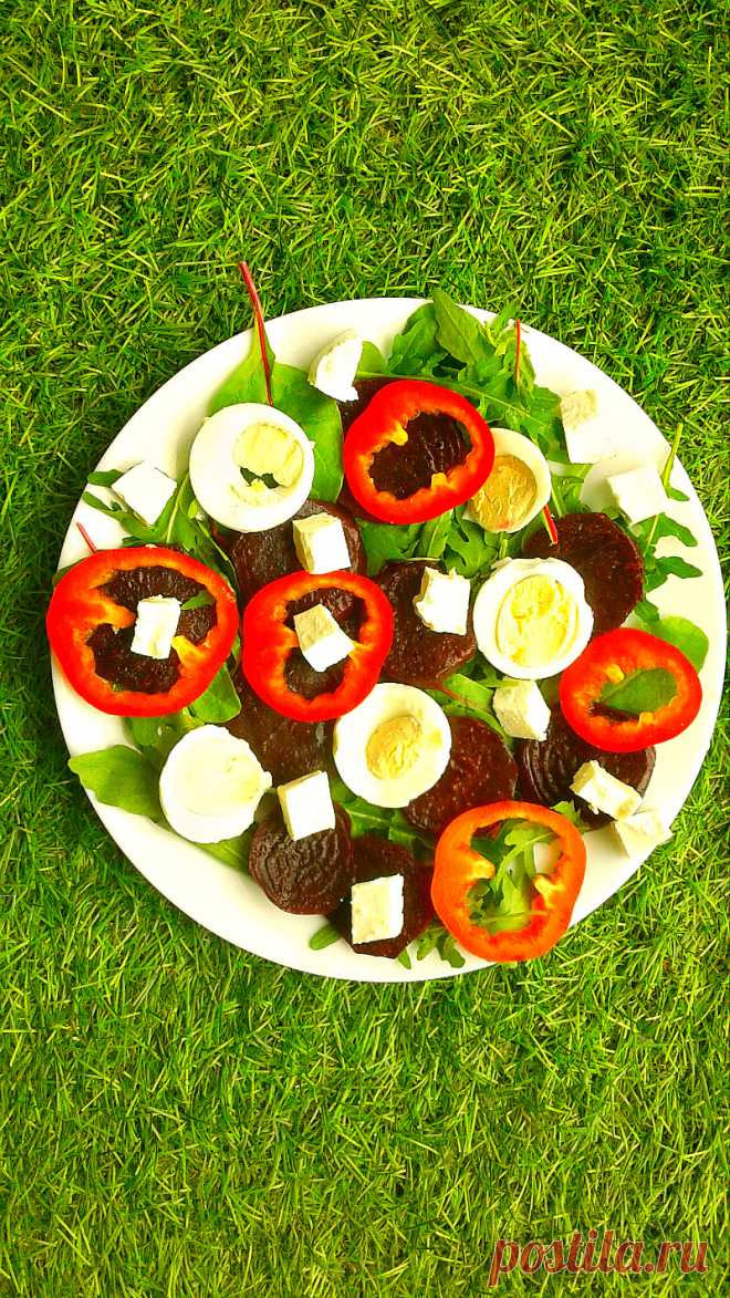 Свекольный салат с мангольдом и творожным сыром - InVkus