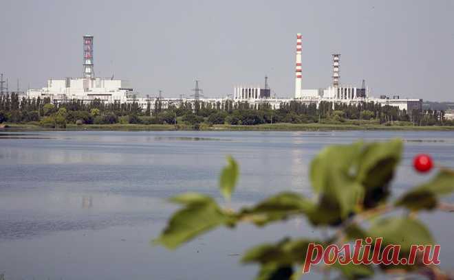 МИД обвинил Украину в ядерном терроризме после атаки дрона у Курской АЭС. Украинские власти встали на путь использования методов «ядерного терроризма», атаковав беспилотником город Курчатов, где вероятной целью была Курская АЭС, заявила официальный представитель МИД России Мария Захарова.
