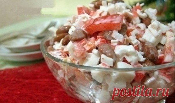 Салатик с фасолью и крабовыми палочками
