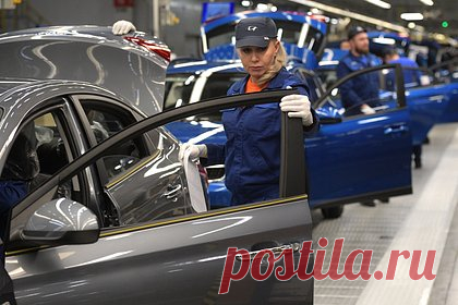 Заводу Hyundai в Санкт-Петербурге нашли покупателя. Завод южнокорейского автоконцерна Hyundai в Санкт-Петербурге приобретет местный инвестор. По словам главы Минпромторга России Дениса Мантурова, покупка произойдет в ближайшее время. Зарубежный производитель хочет реализовать свой актив с возможностью обратного выкупа в течение двух лет, добавил глава ведомства.
