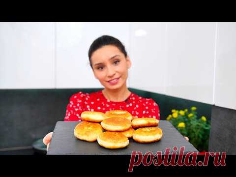 Беляши на кефире - самый БЫСТРЫЙ и простой рецепт! Очень вкусные и пышные беляши с фаршем.Чтобы приготовить беляши на кефире:Кефир теплый – 250 г ;Сода – 0,5 ч.л.;
Мука – 350 г ;Соль – 1 ч.л.;Сахар – 1 ст.л.;Растительное масло – 1 ст.л.Начинка:
Фарш – 300 г;Лук – 1 шт.;Соль, черный перец – по вкусу;Вода – 1-2 ст.л.