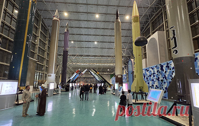 В Тегеране открылась выставка ракет, использовавшихся в конфликтах с Израилем. На экспозиции представлены различные системы ПВО, баллистические ракеты и множество типов иранских беспилотников