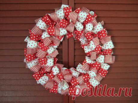 Easy To Make Christmas Ribbon Wreath - Shelterness