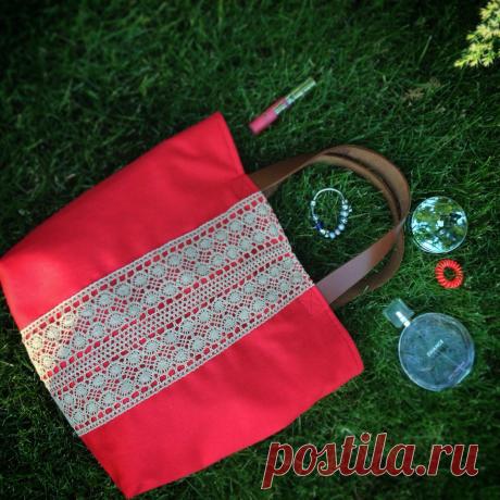 Состав-100%хлопок, кожаные ручки, кружево, внутри подкладка с карманом.стоимость- 23$.