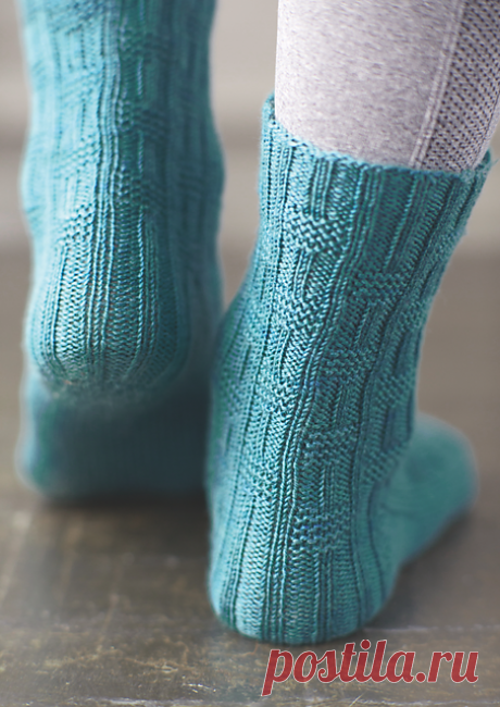 Вязаные носочки «Берег реки»