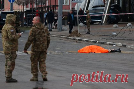 Жителей российского региона призвали остаться дома на фоне удара по Белгороду. Губернатор Курской области Роман Старовойт призвал жителей региона остаться дома на фоне удара Вооруженных сил Украины по Белгороду. Глава Воронежской области Александр Гусев объявил об отмене в регионе праздничных мероприятий. Оба губернаторы выразили свои соболезнования белгородцам.