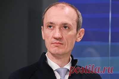 Вице-премьер Григоренко признался, что не использует ИИ. Руководитель аппарата правительства РФ добавил, что занимается тестированием технологии, разбирается в ее работе и пытается найти в ИИ изъяны