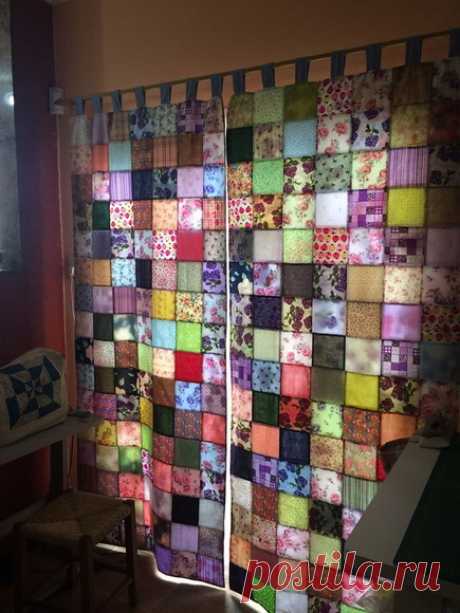 Cortina em Patchwork no Elo7 | Retalhomania Patchwork (5BDC6B) Cortina confeccionada com tecidos 100% algodão em Patchwork, sendo tecidos variados; pode-se escolher os tons que gostaria de utilizar; para projetos personalizados o preço pode variar. O valor refere-se ao produto finalizado na medida de 02 partes de 94,5cmx230cm. A cortina é dupla face (veja fo...