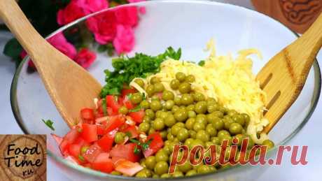 Яркий и вкусный салат с курицей, на праздничный стол или на каждый день Ингредиенты:&nbsp;Куриная грудка - 1/2 шт.&nbsp;Помидор - 1 шт&nbsp;Сыр - 70 гр&nbsp;Яйца вареные - 4 шт.&nbsp;Чеснок - 1 зубчик&nbsp;Зелёный горошек консервированный - 1 банка&nbsp;Зелень петрушки - пучок&nbsp;Соль&nbsp;Майонез&nbsp;ПРИГОТОВЛЕНИЕ:ПРИЯТНОГО АППЕТИТА!
