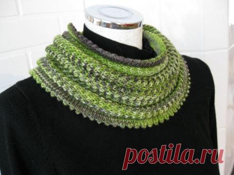Снуд с объемными полосами (спицы)