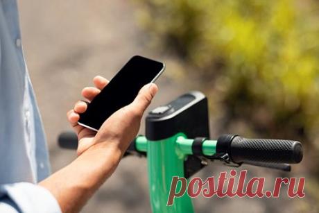 На кладбище Ивано-Франковска появится прокат электросамокатов. Мэр Ивано-Франковска Руслан Марцинкив сообщил, что городское кладбище разрослось настолько, что на нем появится прокат электросамокатов и велосипедов для удобства перемещения посетителей. Он рассказал, что получает множество жалоб на трудности передвижения по кладбищу, и прокат начнутся в ближайшее время.