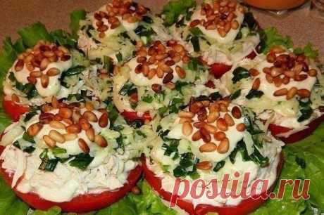 Салат-закуска с курицей и кедровыми орешками