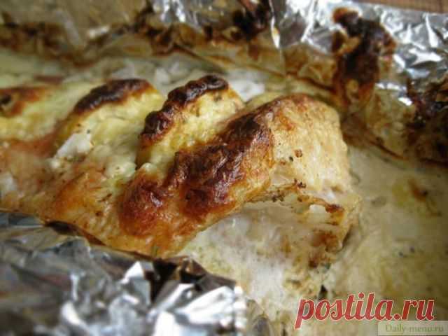 Окунь в сметанном соусе с огурчиками - Daily-menu.ru