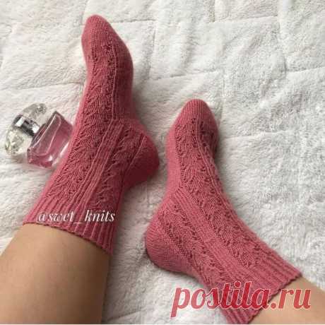 🦋🌶 Носки с вертикальным узором от @swet_knits hand made. Схема
Примечания от автора (swet_knits)
Носки на фото связаны из пряжи NORD от Drops.