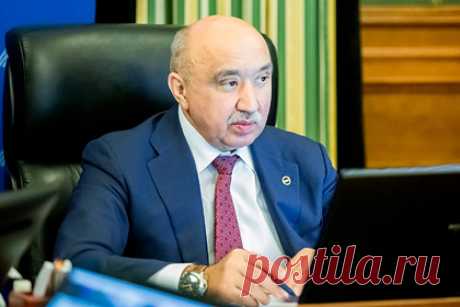 Ректор Казанского университета не признал вину в подстрекательствах к убийствам. Ректор Казанского федерального университета (КФУ) Ильшат Гафуров отказался признать вину в подстрекательствах к убийствам. Гафуров содержится в трехместной камере, где у него один сосед. Претензий к условиям содержания в изоляторе у него нет. Он попросил выдать ему исторические романы.